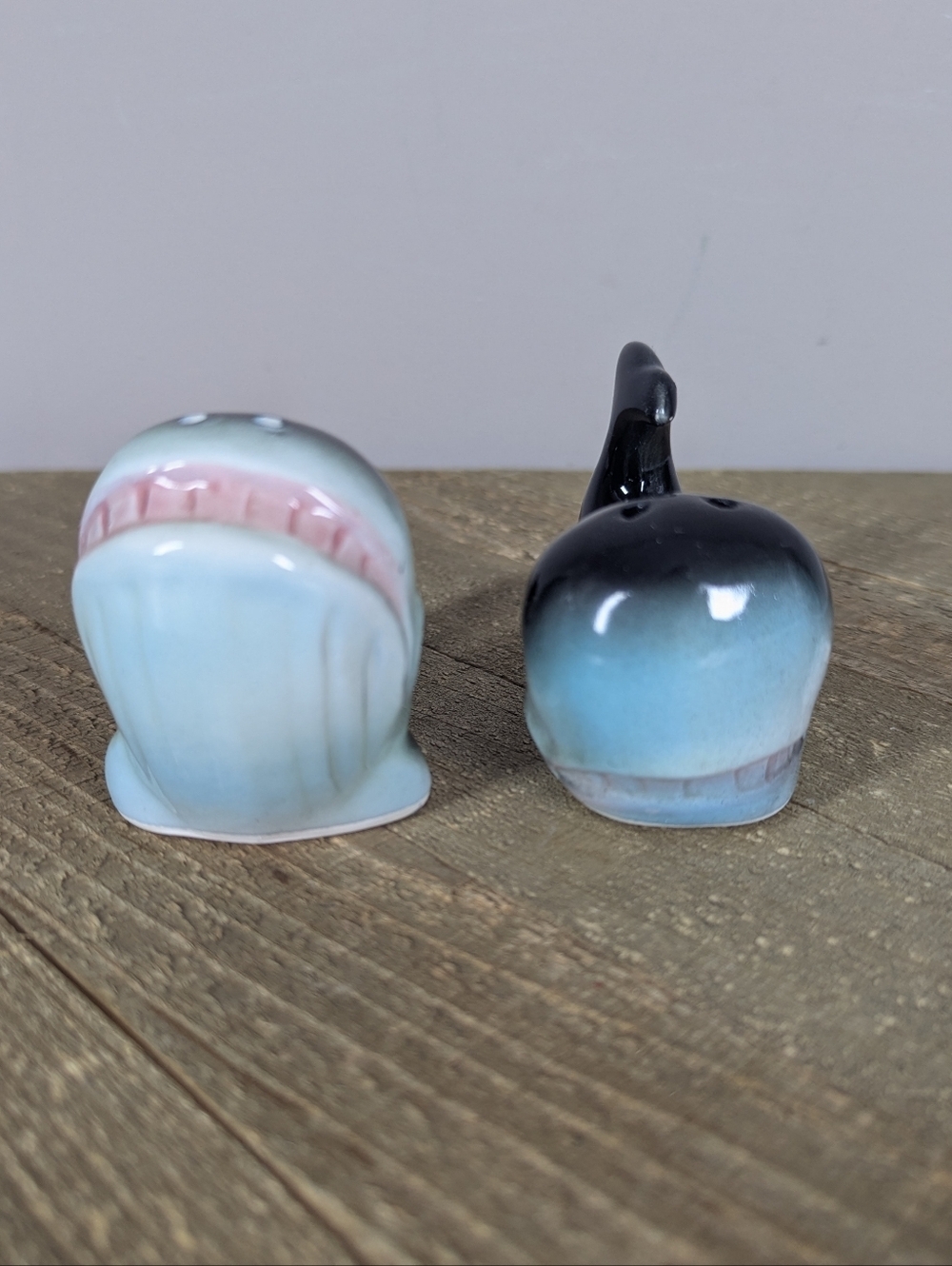 Vintage Tadoussac Quebec Whale Salt & Pepper Shakers Souvenir Set - Picture 6 of 8